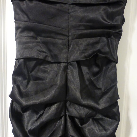 LE CHATEAU black silky satin ruched cocktail party midi dress - Picture 7 of 10